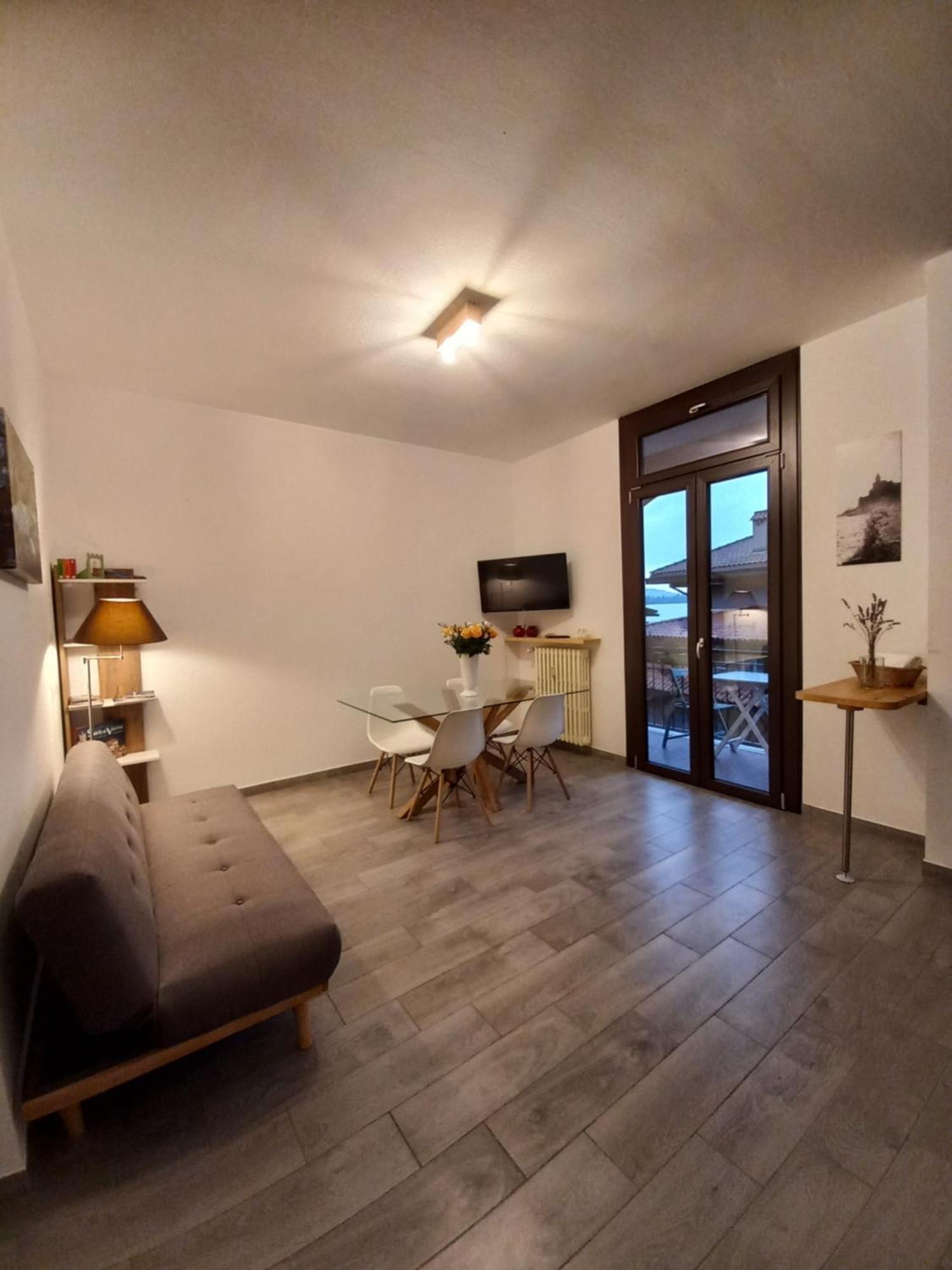 Appartamento Miralago Con Giardino Sul Lago กาวิราเต ภายนอก รูปภาพ